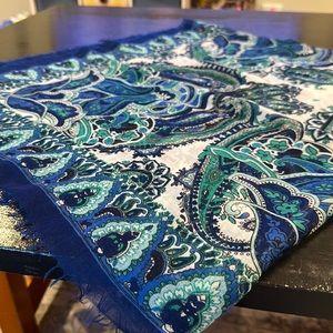 Beautiful paisley, patterned scarf, Preowned unbranded 44inch  x 44inches